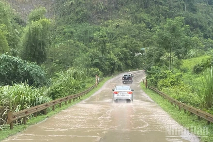 Mưa lớn có thể gây ra ngập lụt, lở đất. (Ảnh minh họa: Đ.T)