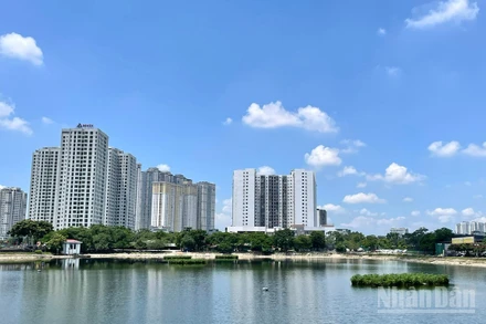 Dự báo khu vực Hà Nội ngày nắng, đêm có mưa rào và rải rác có dông. (Ảnh minh họa: Đ.T)