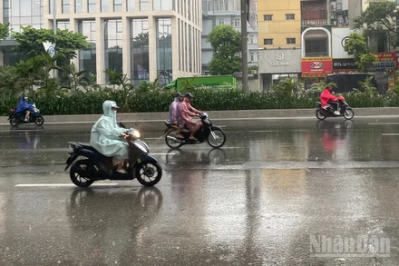 Dự báo khu vực Hà Nội có mưa rào và dông rải rác. (Ảnh minh họa: Đ.T)