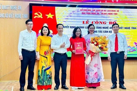 Công bố và trao quyết định thành lập Bảo tàng Nghệ An-Xô Viết Nghệ Tĩnh và công tác cán bộ. 