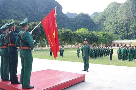 Chiến sĩ mới đọc 10 lời thề danh dự của Quân đội nhân dân Việt Nam.