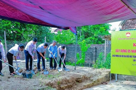 Khởi công xây dựng nhà Đại đoàn kết tại xã Đa Phúc (Hà Nội).