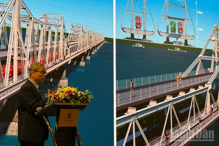 Các đại biểu trao đổi về các giải pháp bảo tồn, phát huy giá trị cầu Long Biên.