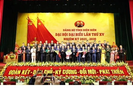 Ban Chấp hành Đảng bộ tỉnh Điện Biên khóa XV, nhiệm kỳ 2025-2030 ra mắt Đại hội.