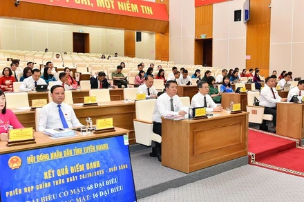 Đại biểu dự Kỳ họp.