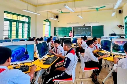 Phòng học thông minh với hệ thống máy tính hiện đại của Trường THCS Giao Phong, xã Giao Ninh (tỉnh Ninh Bình).