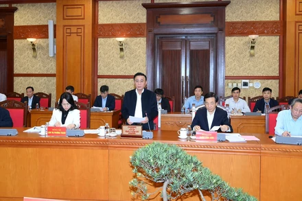 Thường trực Ban Bí thư Trần Cẩm Tú chủ trì họp Thường trực Tiểu ban Tổ chức phục vụ Đại hội XIV của Đảng. (Ảnh: ĐĂNG KHOA)