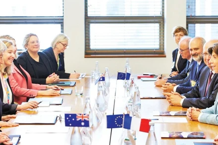 Giới chức Pháp và Australia trao đổi về quan hệ hai nước.
