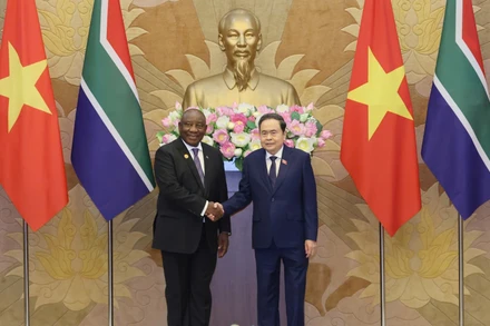 Chủ tịch Quốc hội Trần Thanh Mẫn và Tổng thống Nam Phi Matamela Cyril Ramaphosa. (Ảnh: DUY LINH) 