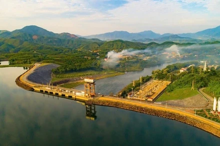 Khu vực phía nam tỉnh Lào Cai hiện tập trung nhiều nguồn điện, chủ yếu là các nhà máy thủy điện vừa và nhỏ.