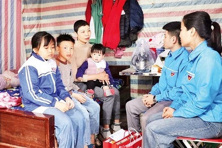 Với học bổng “Nâng bước chân em tới trường”, các con của chị Nguyễn Thị Hồng ở xã Phú Hòa, huyện Lương Tài yên tâm học hành.