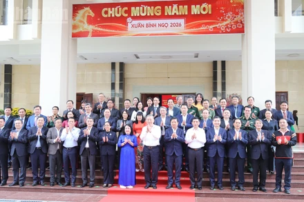 Tổng Bí thư Tô Lâm và các đồng chí lãnh đạo Đảng, Nhà nước chụp hình lưu niệm với Ban Thường vụ Tỉnh ủy Đắk Lắk.