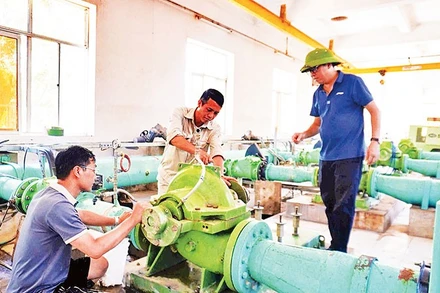 Ngay sau lũ, Công ty cổ phần Nước sạch Thái Nguyên khắc phục hư hỏng thiết bị tại Nhà máy nước Túc Duyên để cung cấp nước trở lại cho người dân.