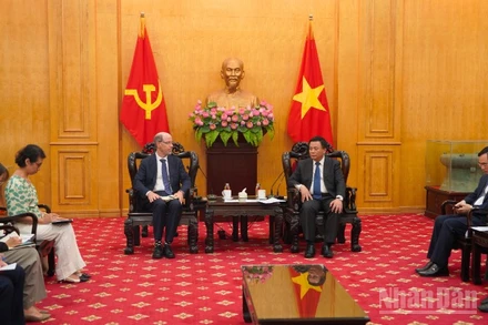 Quang cảnh buổi làm việc. (Ảnh: HOÀNG LÂM)