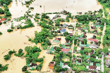 Thành phố Hà Nội hỗ trợ tỉnh Nghệ An 5 tỷ đồng để khắc phục hậu quả mưa lũ. (Ảnh: TRUNG HIẾU-ĐÌNH PHƯỢNG)