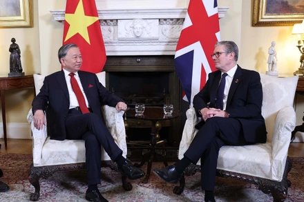 Tổng Bí thư Tô Lâm và Thủ tướng Liên hiệp Vương quốc Anh và Bắc Ireland Keir Starmer hội đàm. (Ảnh: Thống Nhất/TTXVN)