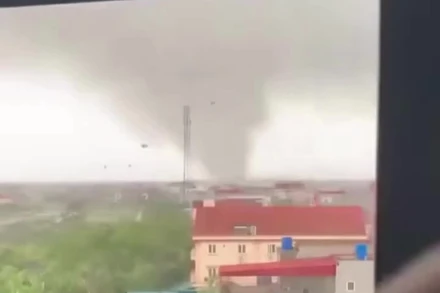 Cảnh lốc xoáy bất ngờ ở Ninh Bình sáng 29/9