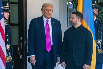 Tổng thống Mỹ Donald Trump và Tổng thống Ukraine V. Zelensky (Ảnh: THX/TTXVN)
