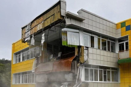 Một ngôi nhà bị hư hại nặng sau động đất ở tỉnh Kamchatka, Nga. (Ảnh: X)