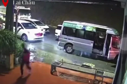 Camera giám sát ghi lại cảnh sạt lở trên đèo Ô Quý Hồ