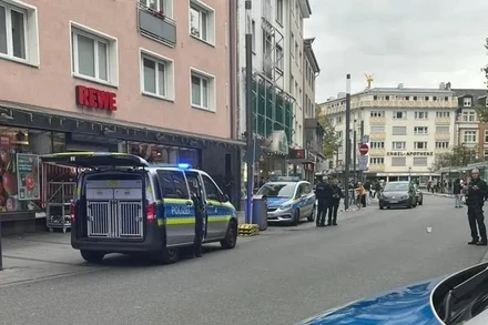 Cảnh sát phong tỏa hiện trường vụ xả súng tại một khu chợ ở thị trấn Giessen, miền trung nước Đức. (Ảnh: X)