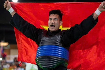 Nguyễn Duy Tuyến đoạt HCV Pencak silat hạng 90kg.