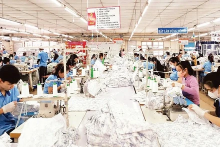 Sản xuất hàng may mặc xuất khẩu tại Tổng công ty cổ phần Dệt may Hòa Thọ.