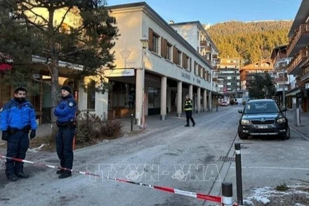 Cảnh sát phong tỏa hiện trường vụ việc. (Ảnh: TTXVN phát)