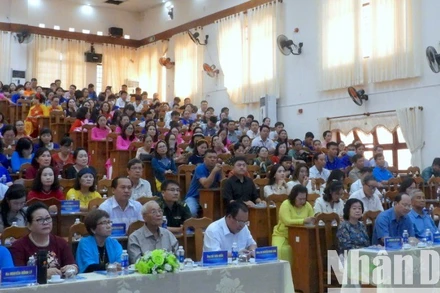 Đông đảo về dự họp mặt các hội viên Câu lạc bộ “Vì Hoàng Sa-Trường Sa thân yêu”.