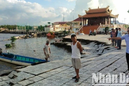 Một góc hiện trường khu vực sạt lở tại Miếu bà Thủy Long.