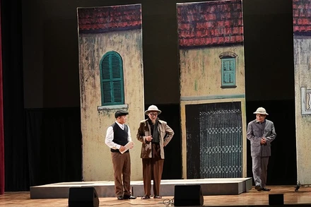 Một cảnh trong Vở kịch “Lá đơn thứ 72”. (Ảnh: XUÂN HƯNG)