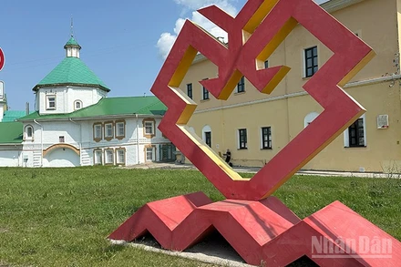 Biểu tượng của thành phố Cheboksary. (Ảnh: THÙY VÂN)