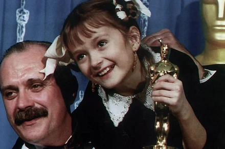 Nikita Mikhalkov, người đoạt giải Oscar cho Phim nói tiếng nước ngoài hay nhất với bộ phim "Burnt by the Sun", và con gái ông là Nadya, người đóng một trong những vai chính của bộ phim. (Ảnh: RIA)