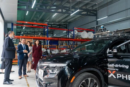 Ngài Amandeep Singh Gill, Phó Tổng Thư ký Liên hợp quốc tham quan xưởng tích hợp và thử nghiệm Phenikaa-X.