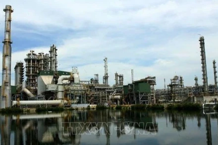 Một phân xưởng chính của nhà máy lọc dầu Dung Quất ở Quảng Ngãi. (Ảnh: Huy Hùng/TTXVN)