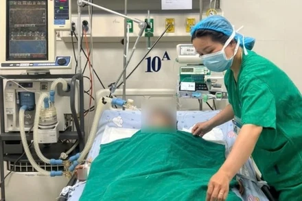 Bệnh viện Phụ sản-Nhi Đà Nẵng đang tích cực điều trị cho các bệnh nhi.