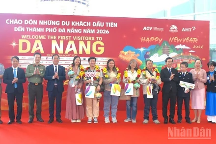 Đà Nẵng đón những chuyến bay đầu tiên "xông đất" ngành du lịch trong năm mới 2026. (Ảnh: ANH ĐÀO)