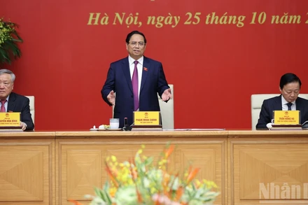 Thủ tướng Phạm Minh Chính chủ trì phiên họp Chính phủ về triển khai các nhiệm vụ trọng tâm tới cuối năm 2025. (Ảnh: TRẦN HẢI)