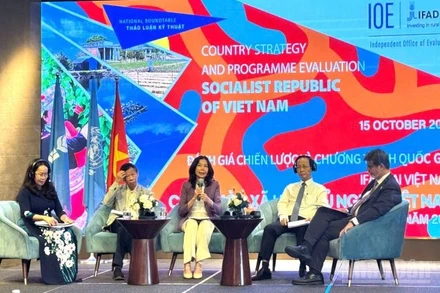 Các diễn giả trao đổi tại sự kiện. (Ảnh: HNV)