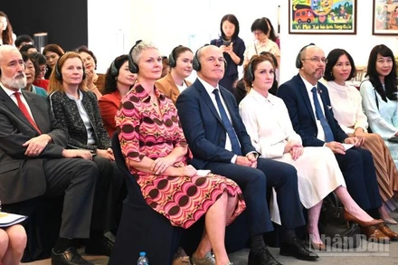 Các đại biểu trong nước và quốc tế tham dự hội thảo. (Ảnh: HNV)