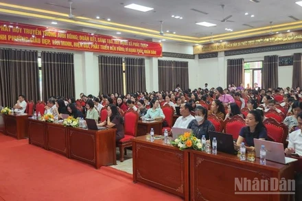 Các đại biểu tham dự hội nghị và tập huấn tại trụ sở Ủy ban nhân dân xã Phúc Thịnh. (Ảnh: PV)