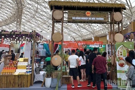 Gian hàng Bộ Nông nghiệp và Môi trường tại Hội chợ Mùa Thu 2025. (Ảnh: HNV)