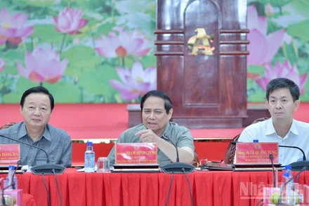 Thủ tướng Phạm Minh Chính chủ trì Hội nghị về tình hình triển khai các dự án đường cao tốc khu vực Đồng bằng sông Cửu Long. (Ảnh: THANH GIANG)