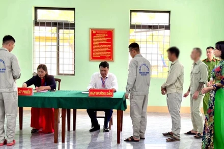 Các học viên tại Cơ sở cai nghiện ma túy tỉnh Quảng Trị thực hiện quyền bầu cử theo đúng quy định.