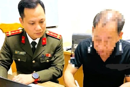 Người vi phạm cam kết không chia sẻ thông tin sai sự thật trên mạng xã hội. (Ảnh: Công an Quảng Trị)