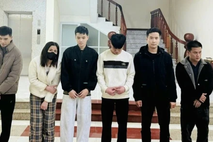 Các đối tượng tại cơ quan Công an. (Ảnh: Công an Quảng Trị)