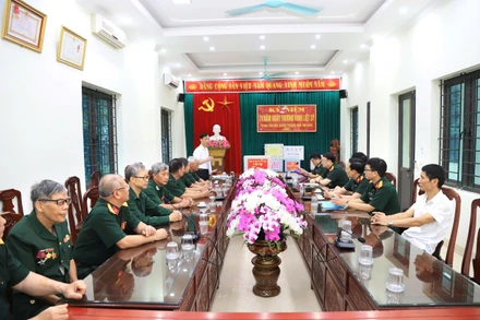 Tổng cục Hậu cần-Kỹ thuật thăm, tặng quà tri ân các thương binh.