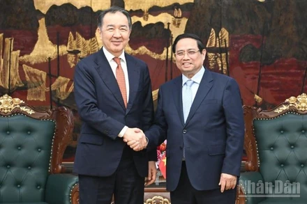 Thủ tướng Chính phủ Phạm Minh Chính và Chủ tịch Hội đồng Ủy ban Kinh tế Á-Âu (EAEU) Bakytzhan Sagintayev. (Ảnh: Trần Hải)