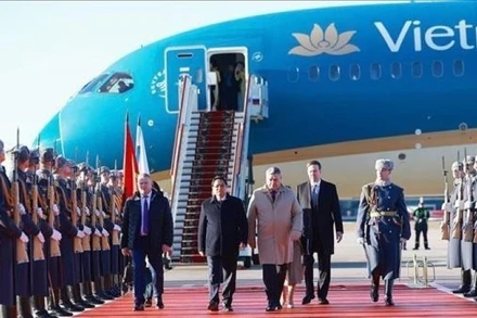 Lễ đón chính thức Thủ tướng Phạm Minh Chính thăm Liên bang Nga được tổ chức trang trọng tại Sân bay quốc tế Vnukovo 2, do Thứ trưởng Bộ Ngoại giao Liên bang Nga Rudenko Andrey Yurevych chủ trì. Ảnh: Dương Giang/TTXVN