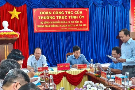 Quang cảnh buổi làm việc chiều 8/1 tại xã Phú Tân, tỉnh Cà Mau.